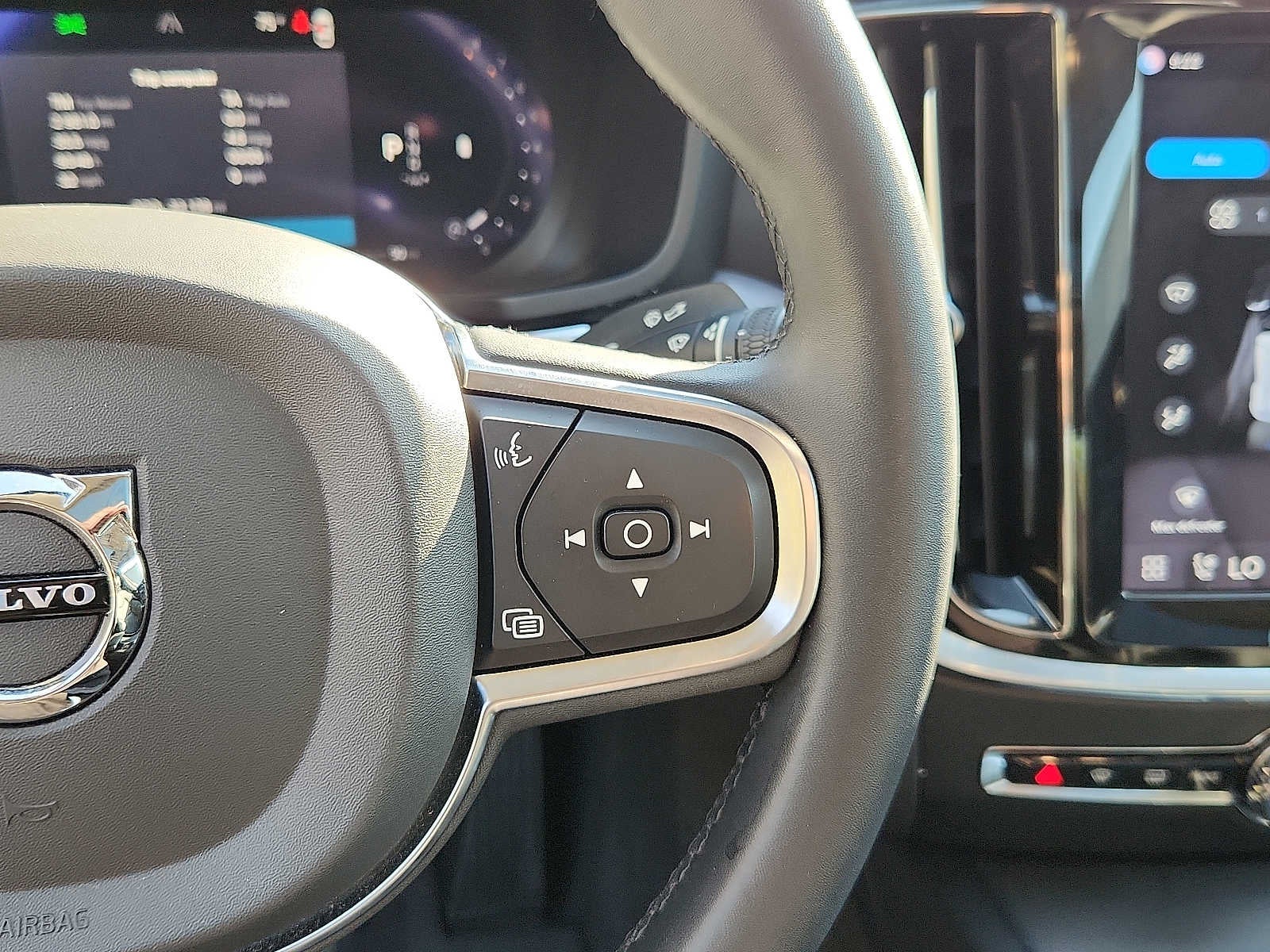 2024 Volvo S60 Core Dark Theme