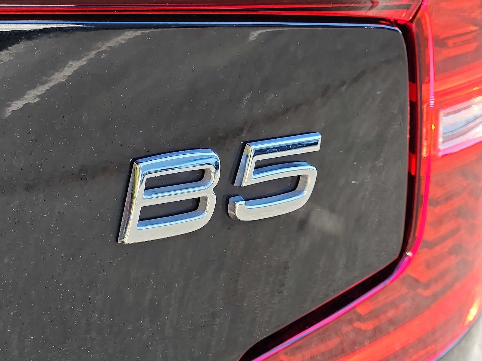 2024 Volvo S60 Core Dark Theme