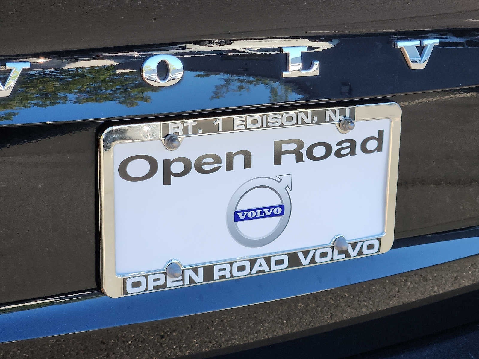 2024 Volvo S60 Core Dark Theme