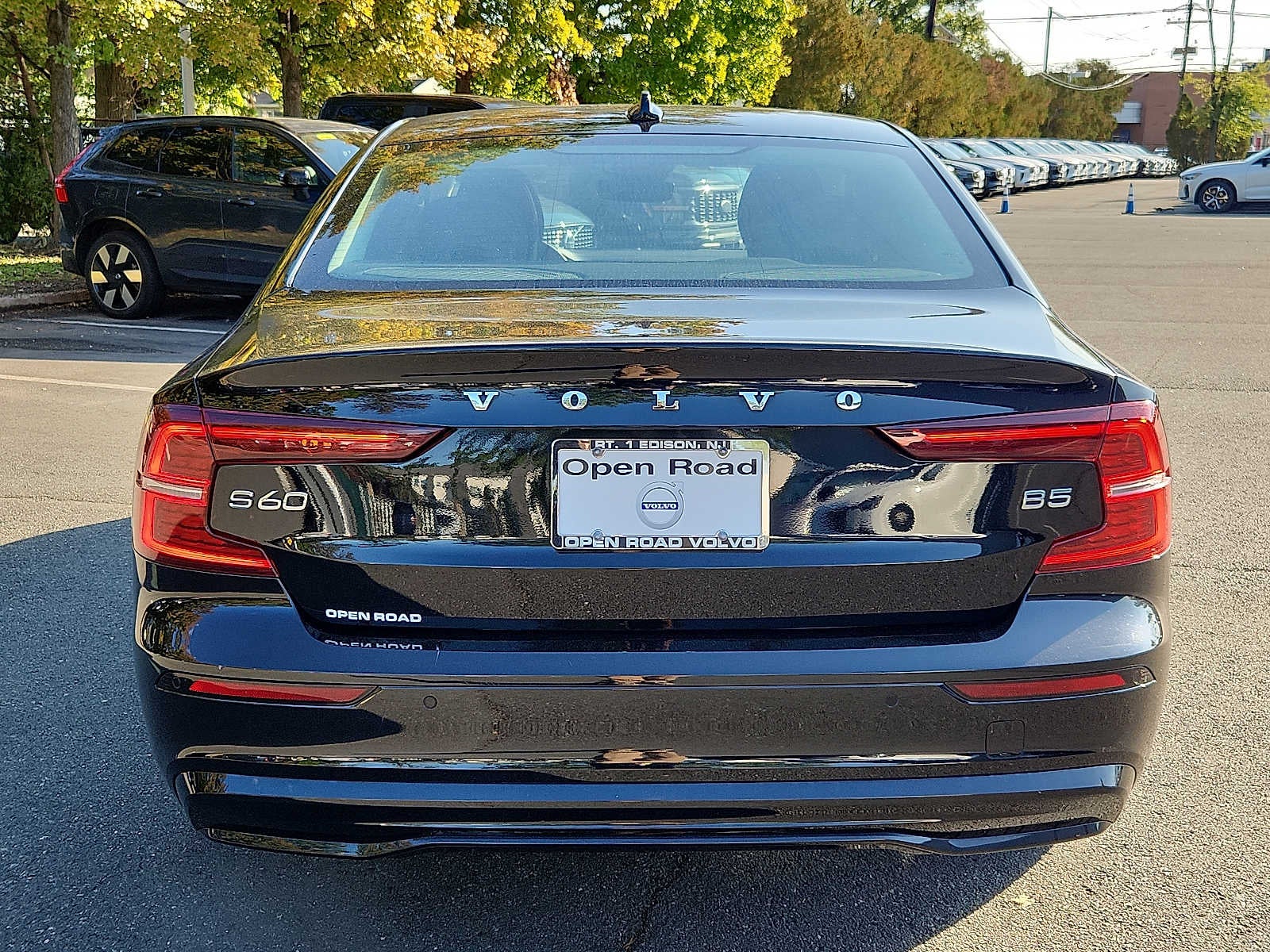 2024 Volvo S60 Core Dark Theme