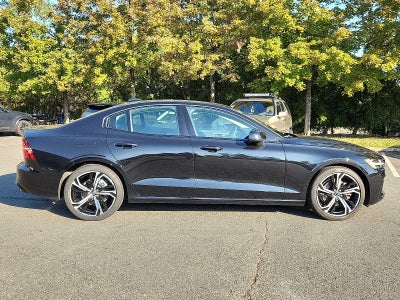 2024 Volvo S60 Core Dark Theme