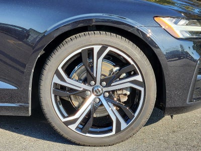 2024 Volvo S60 Core Dark Theme