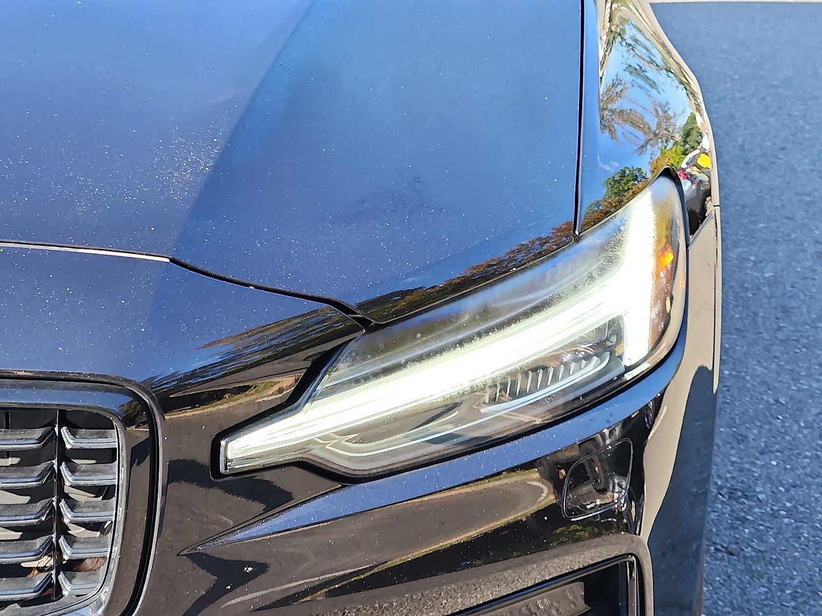 2024 Volvo S60 Core Dark Theme