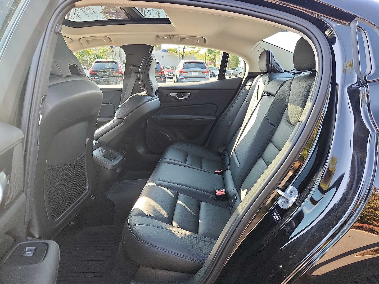 2024 Volvo S60 Plus Dark Theme