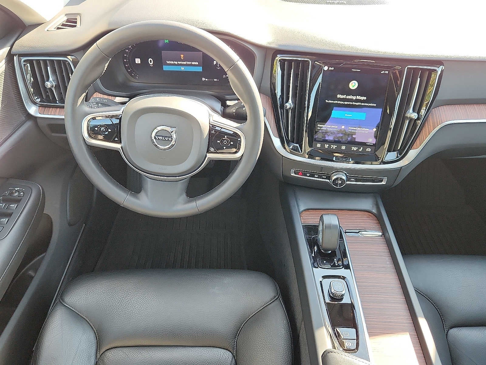2024 Volvo S60 Plus Dark Theme
