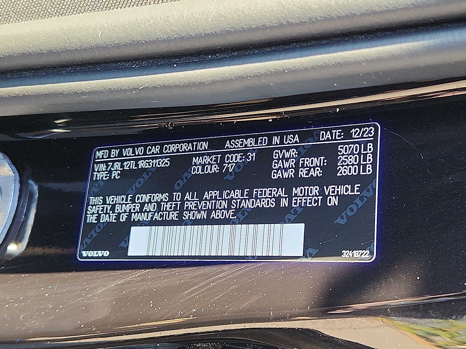 2024 Volvo S60 Plus Dark Theme