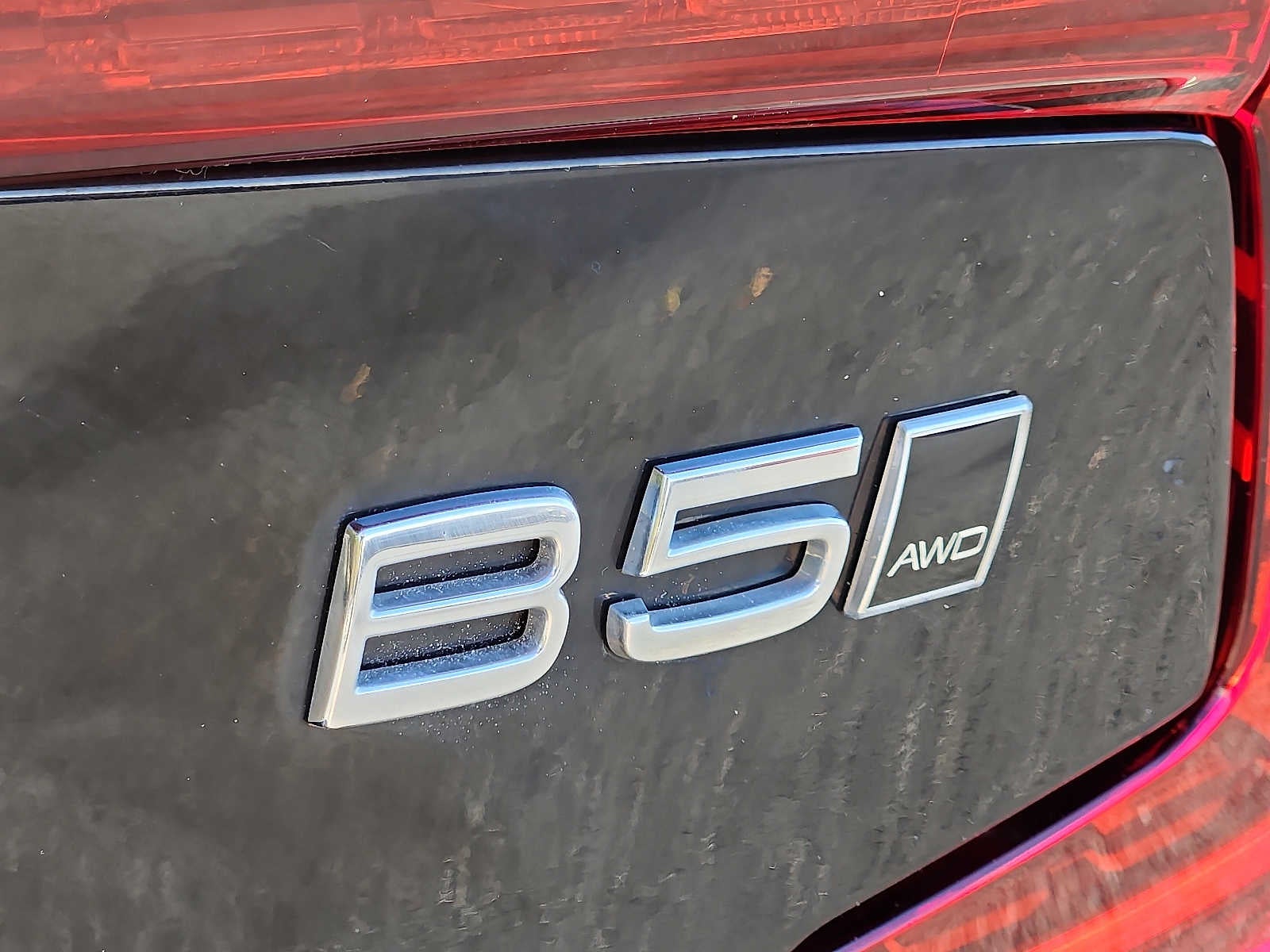 2024 Volvo S60 Plus Dark Theme