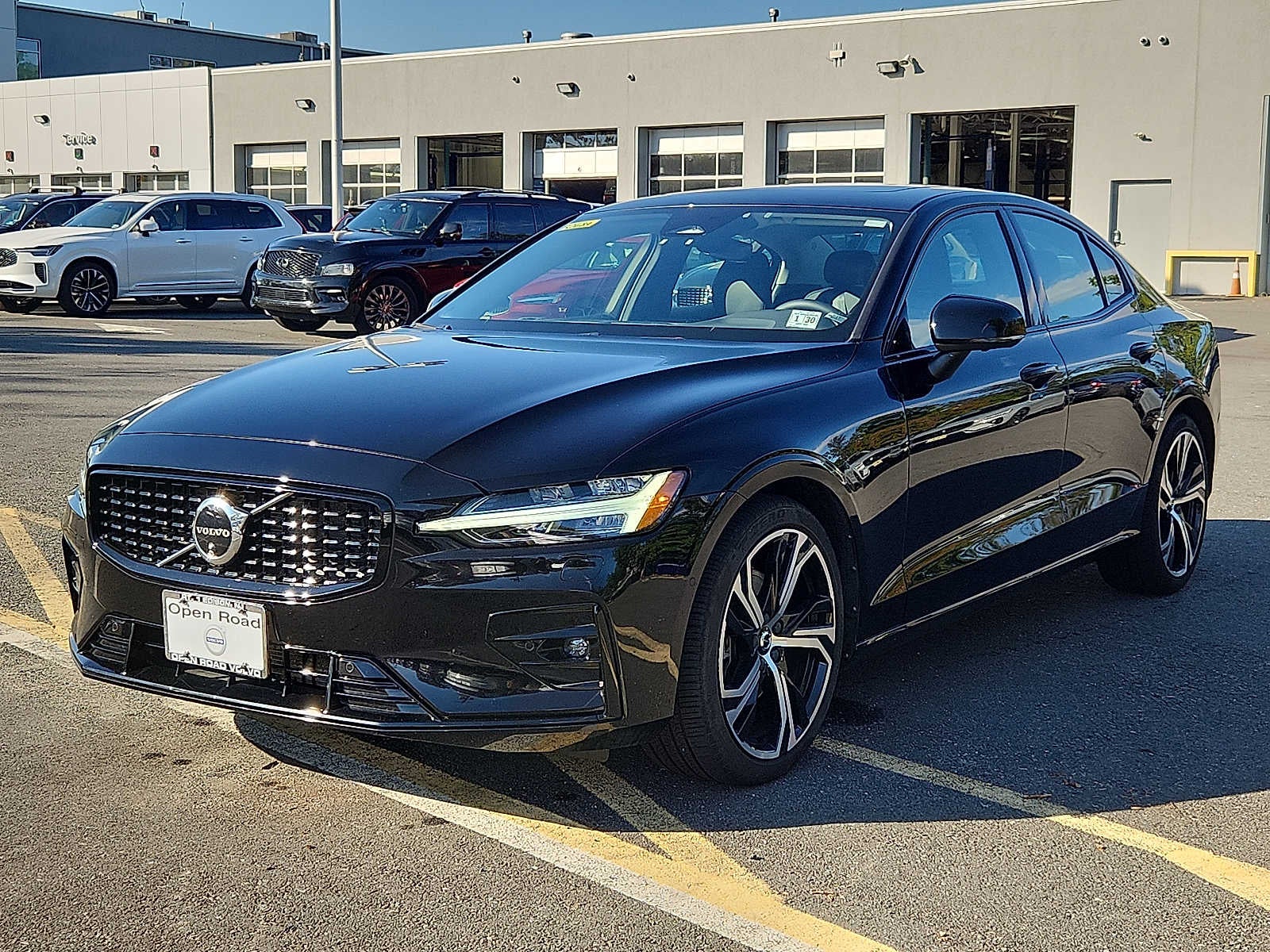2024 Volvo S60 Plus Dark Theme