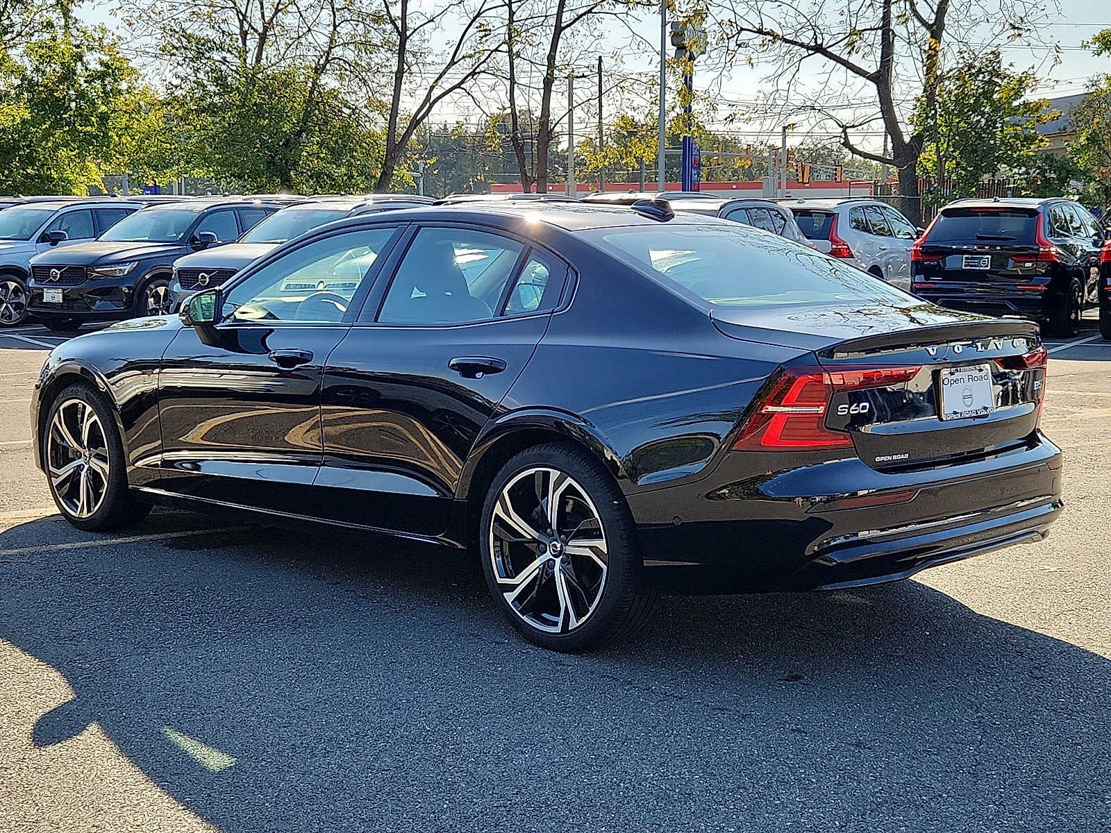 2024 Volvo S60 Plus Dark Theme