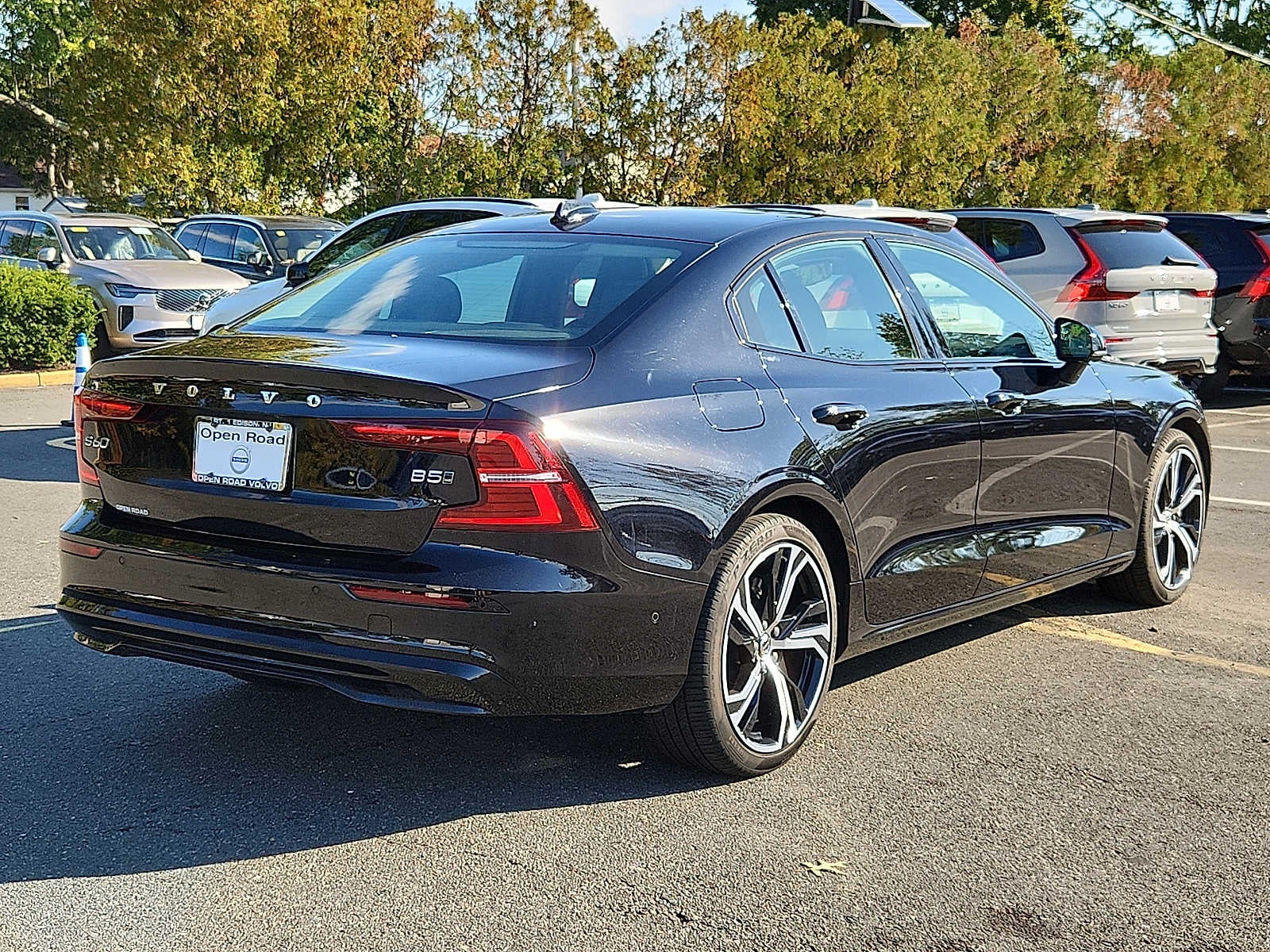 2024 Volvo S60 Plus Dark Theme
