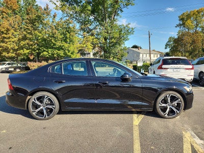2024 Volvo S60 Plus Dark Theme