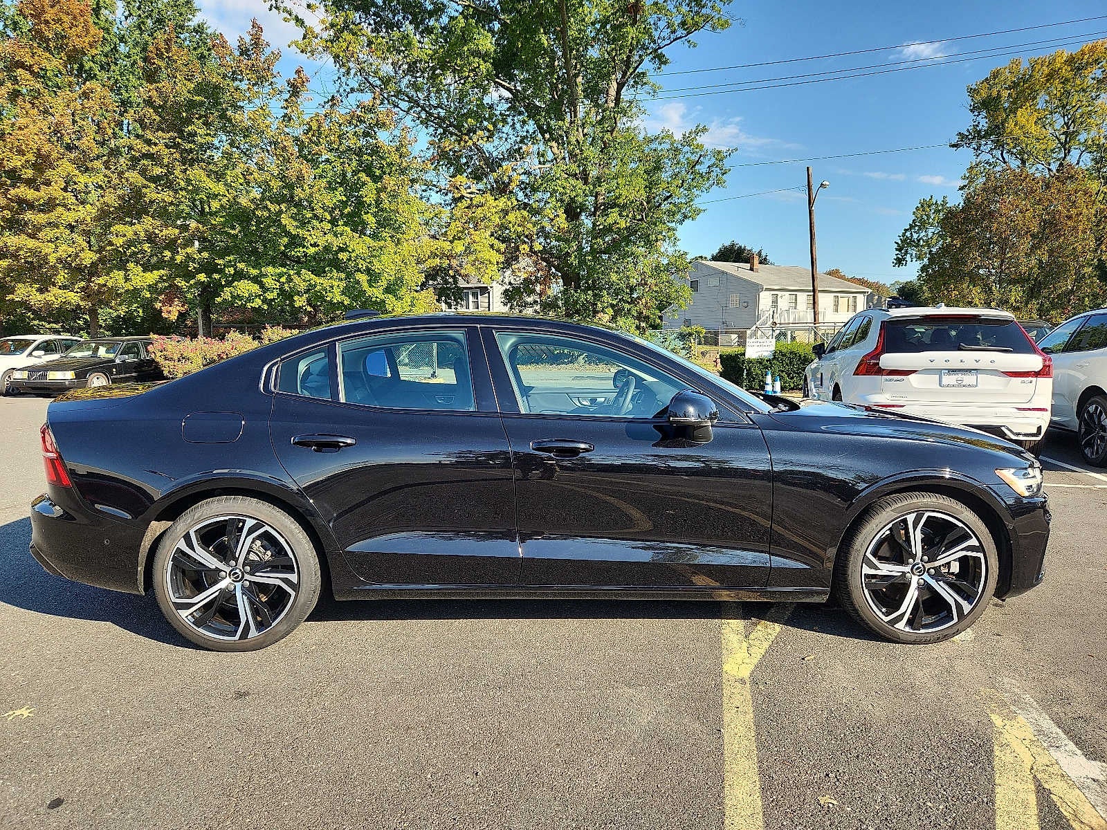 2024 Volvo S60 Plus Dark Theme