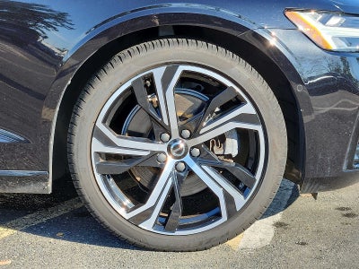 2024 Volvo S60 Plus Dark Theme