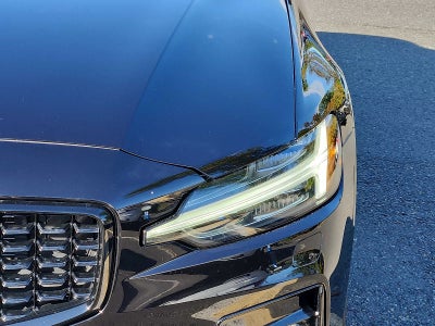 2024 Volvo S60 Plus Dark Theme
