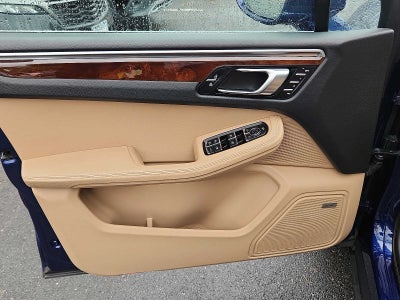 2023 Porsche Macan Base