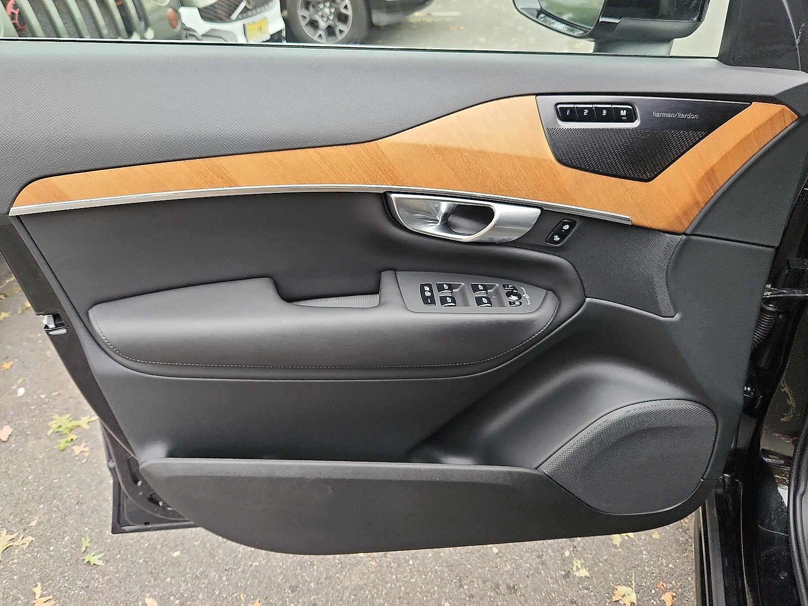 2024 Volvo XC90 Plus Bright Theme