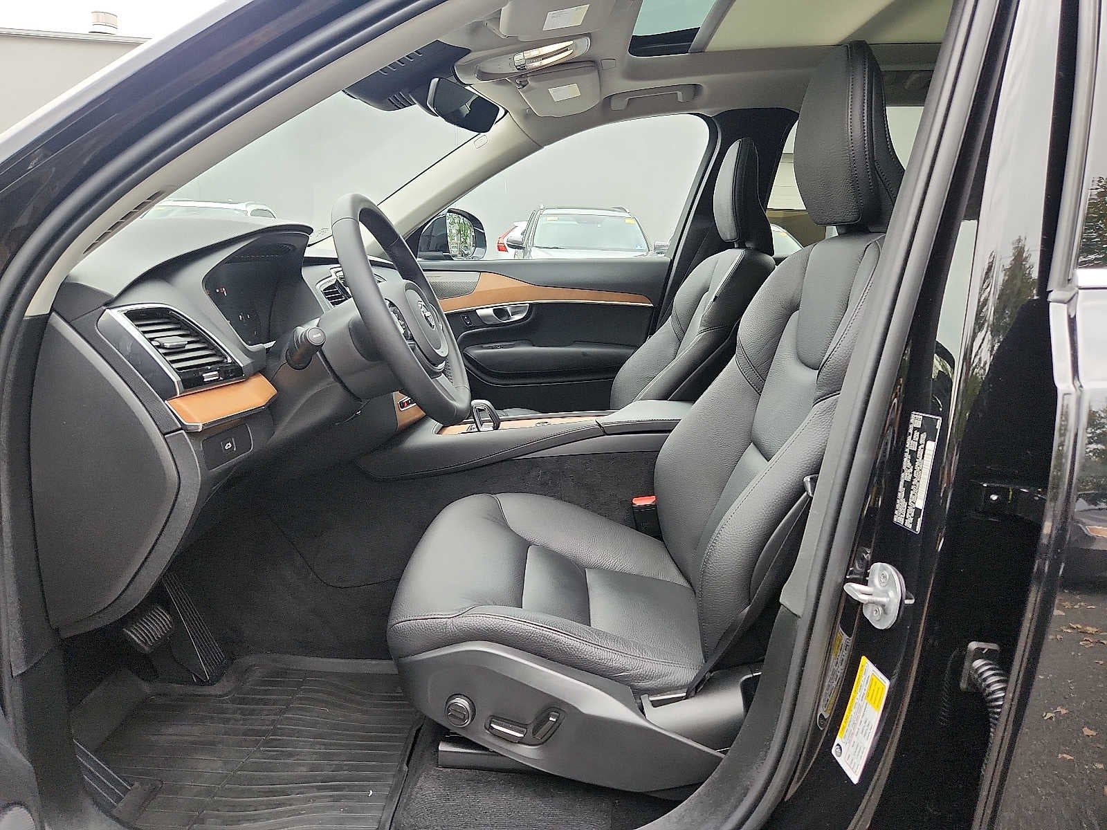 2024 Volvo XC90 Plus Bright Theme