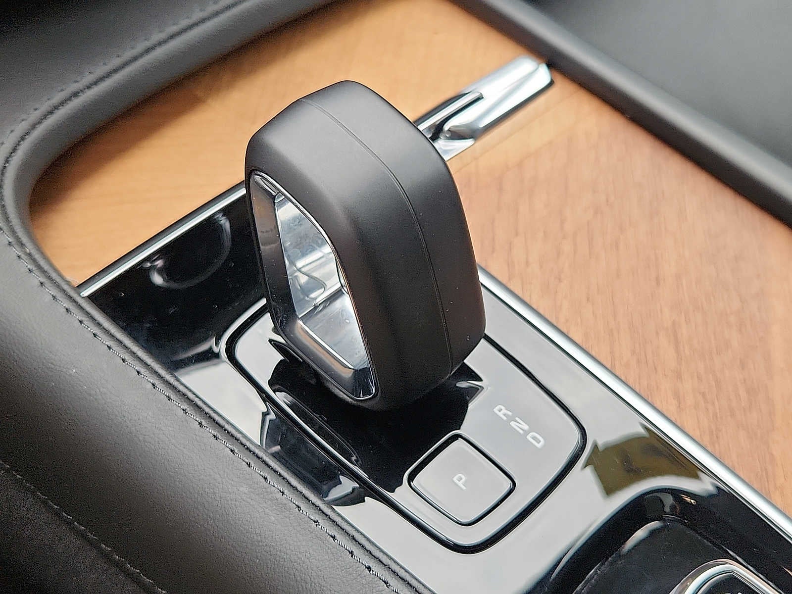 2024 Volvo XC90 Plus Bright Theme