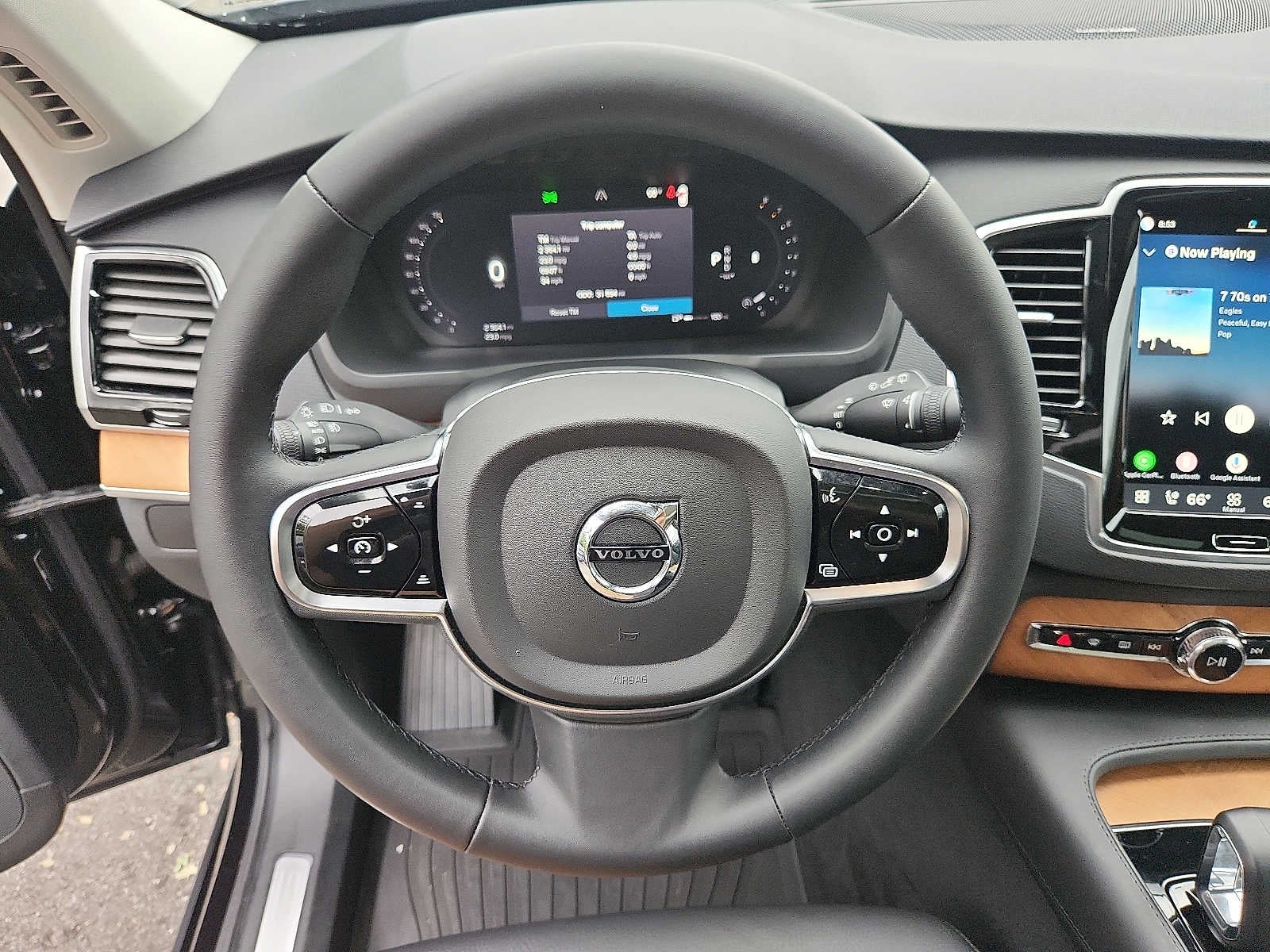 2024 Volvo XC90 Plus Bright Theme