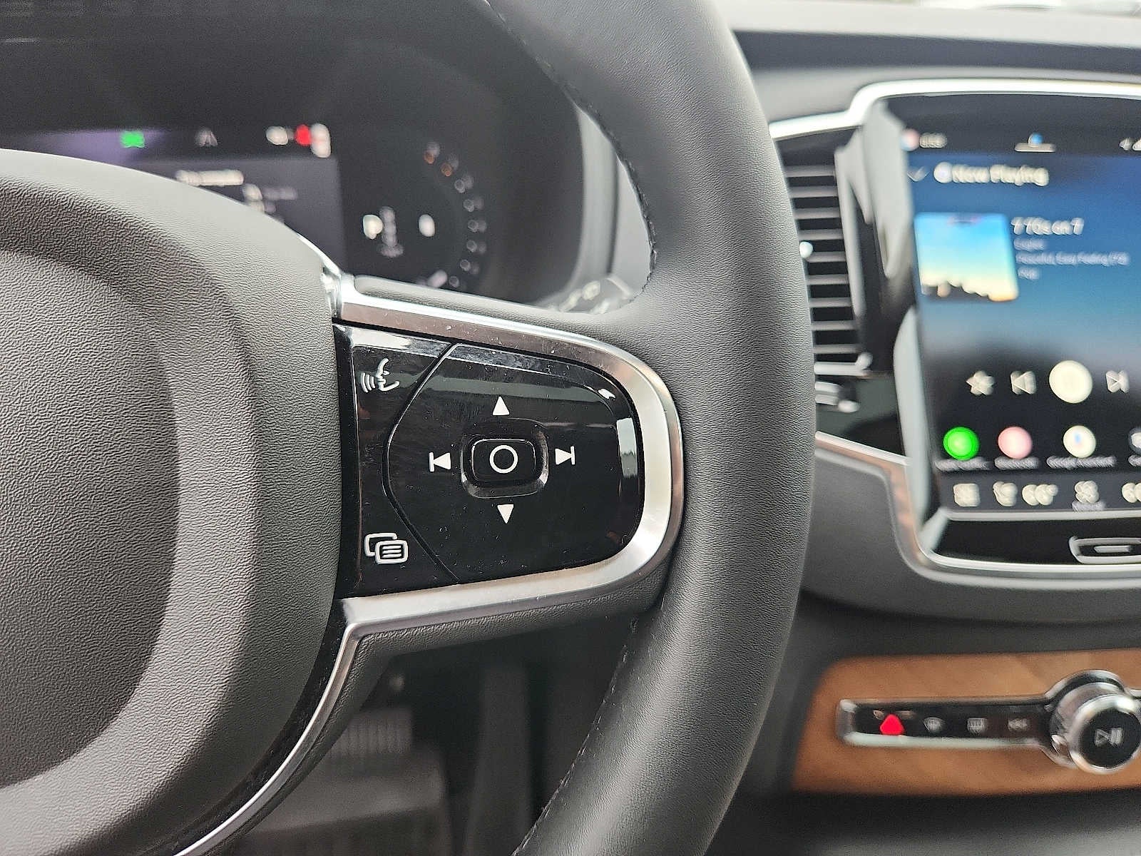 2024 Volvo XC90 Plus Bright Theme
