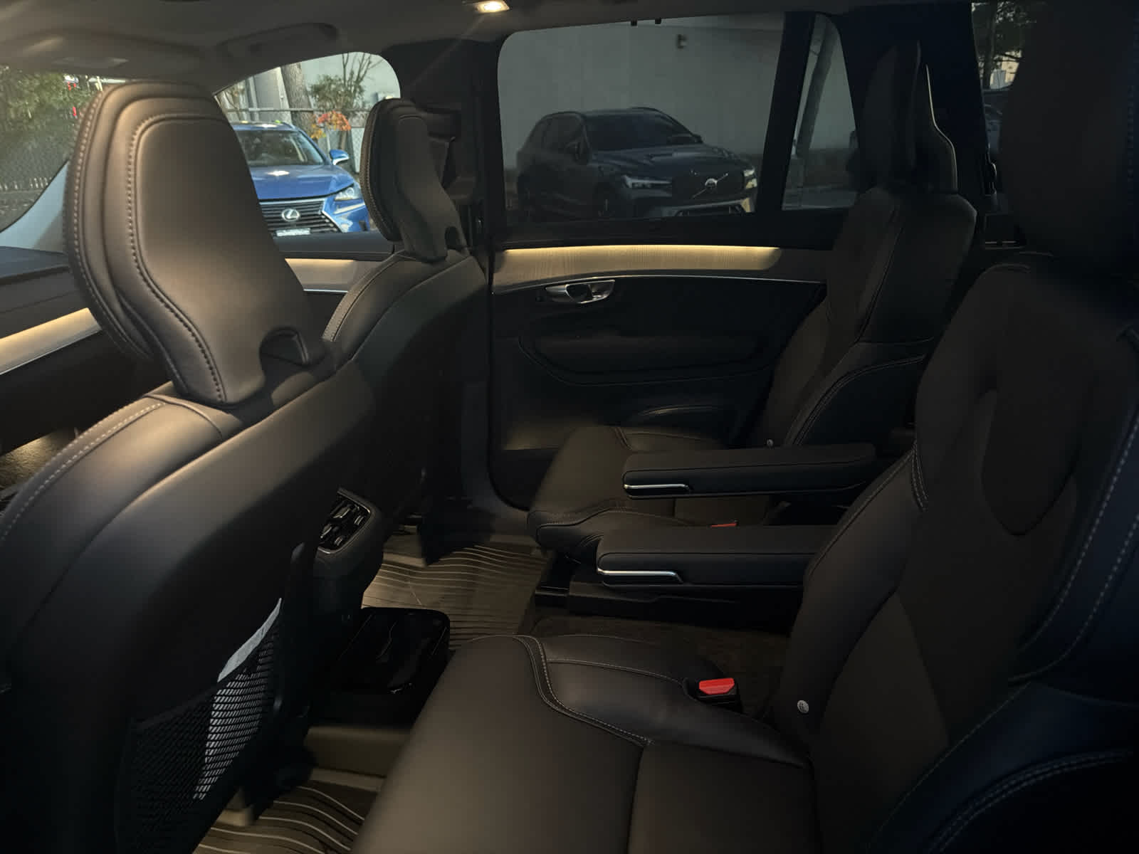 2027 Volvo XC90 Ultra Dark Theme