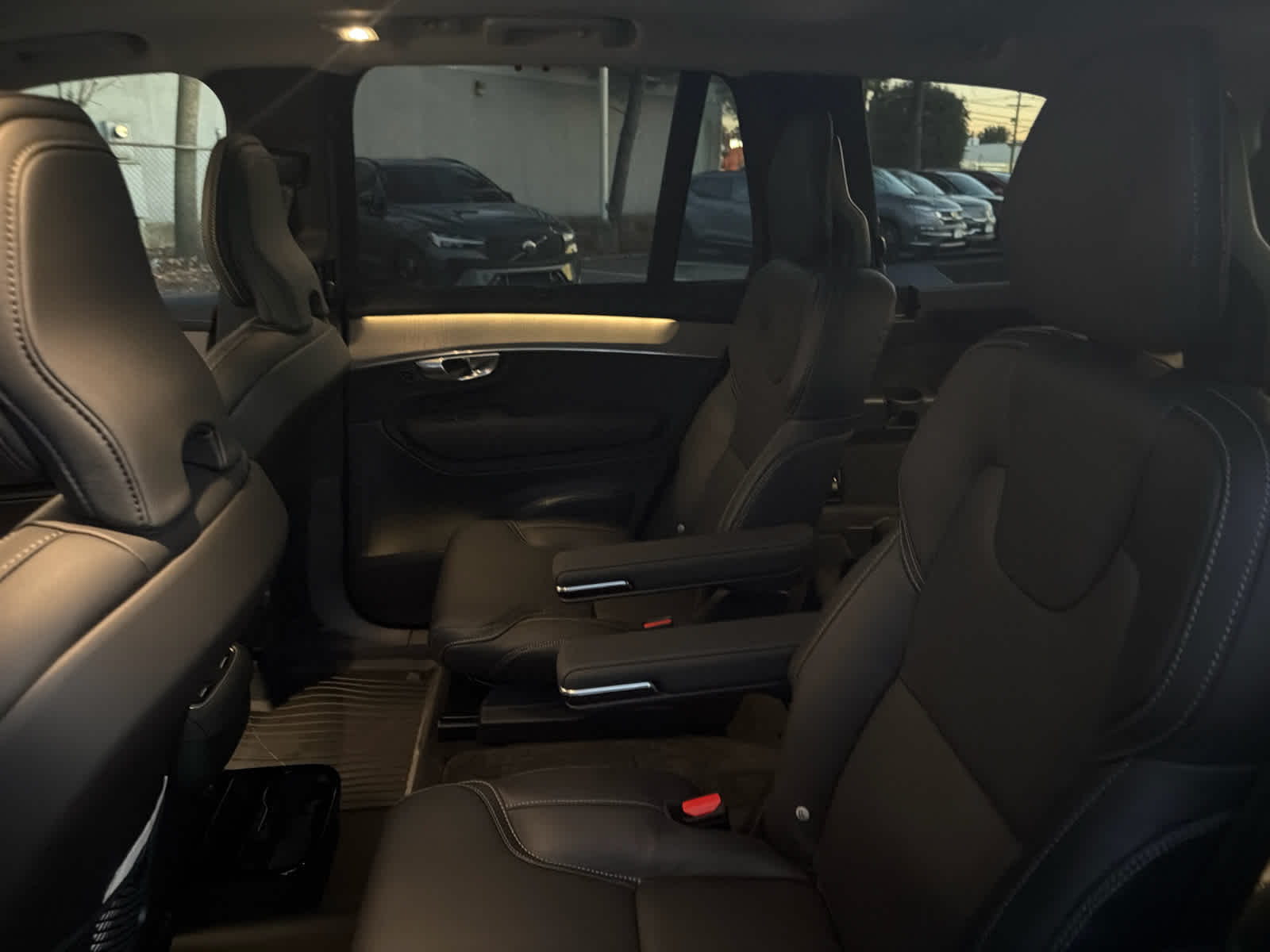 2027 Volvo XC90 Ultra Dark Theme