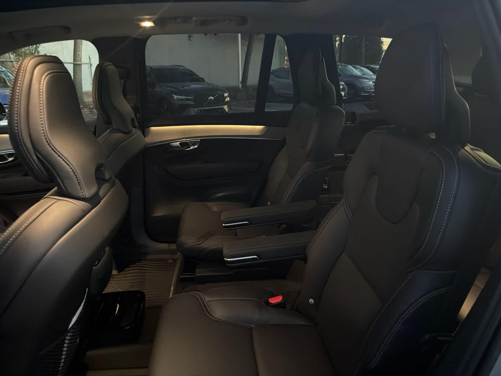 2027 Volvo XC90 Ultra Dark Theme