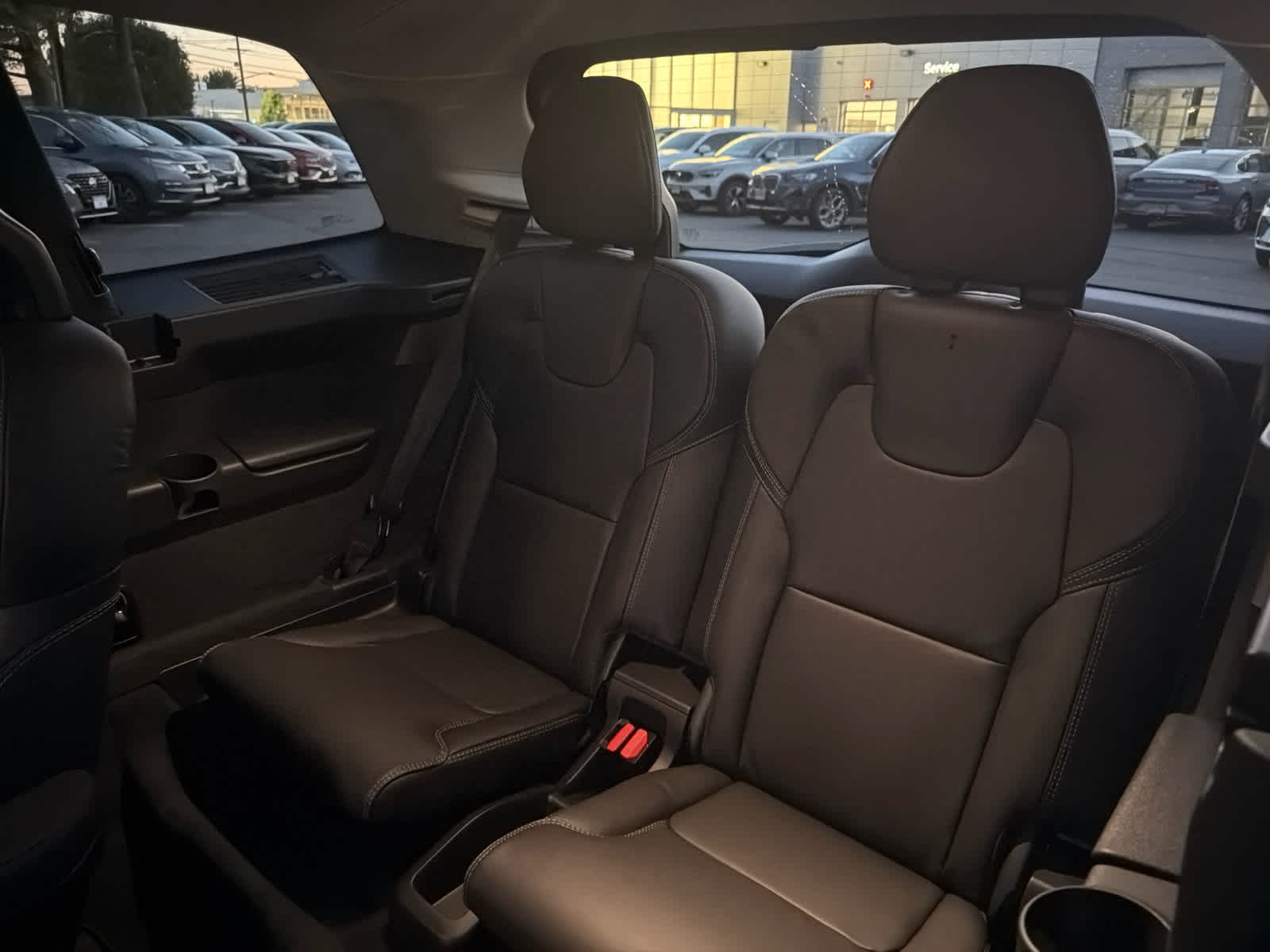 2027 Volvo XC90 Ultra Dark Theme