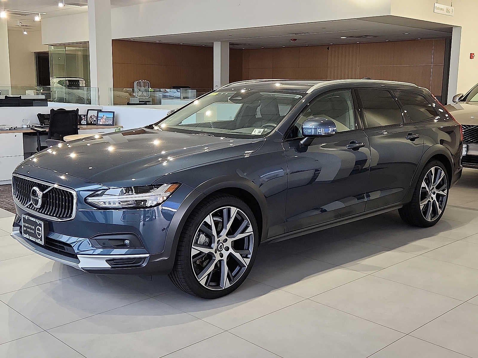 2025 Volvo V90 Cross Country Ultra