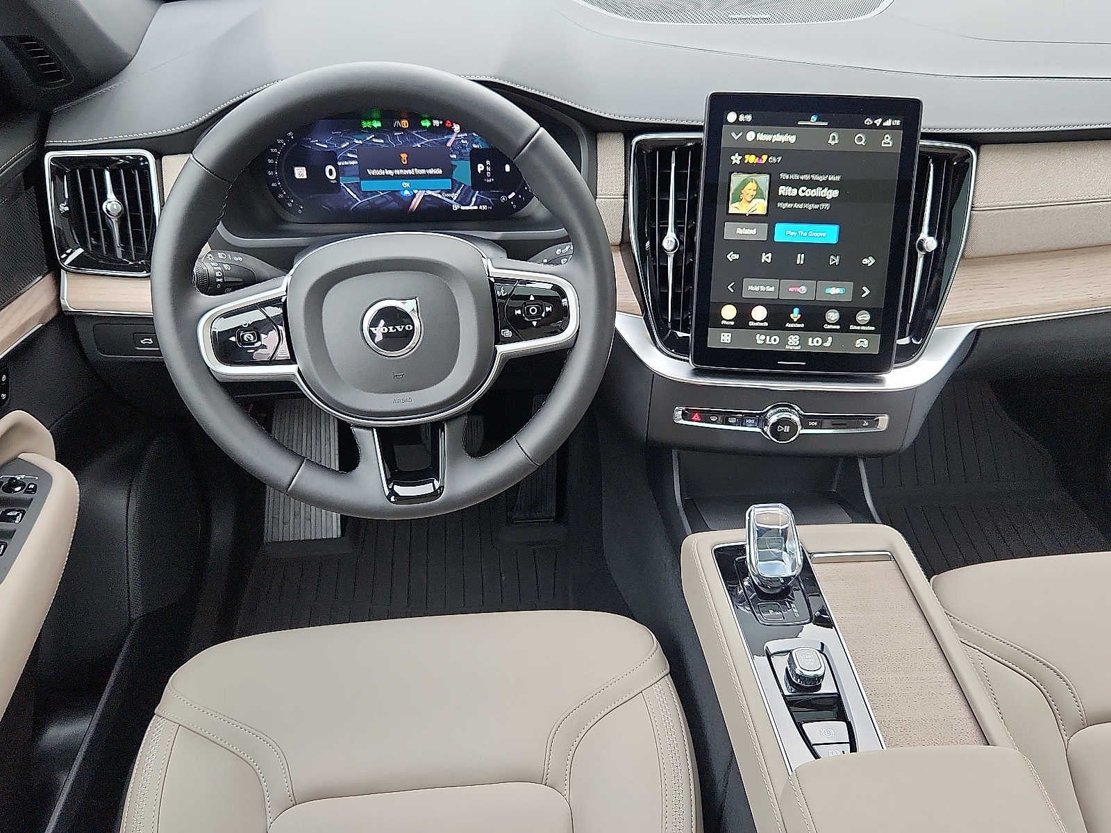 2026 Volvo XC90 Plus - Photo 11