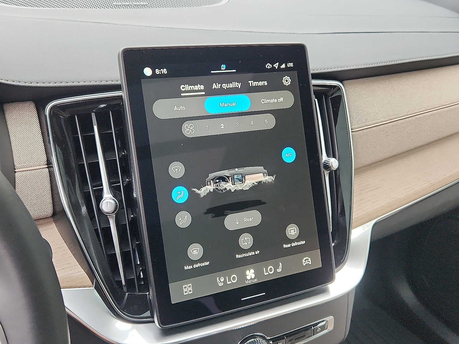 2026 Volvo XC90 Plus - Photo 17