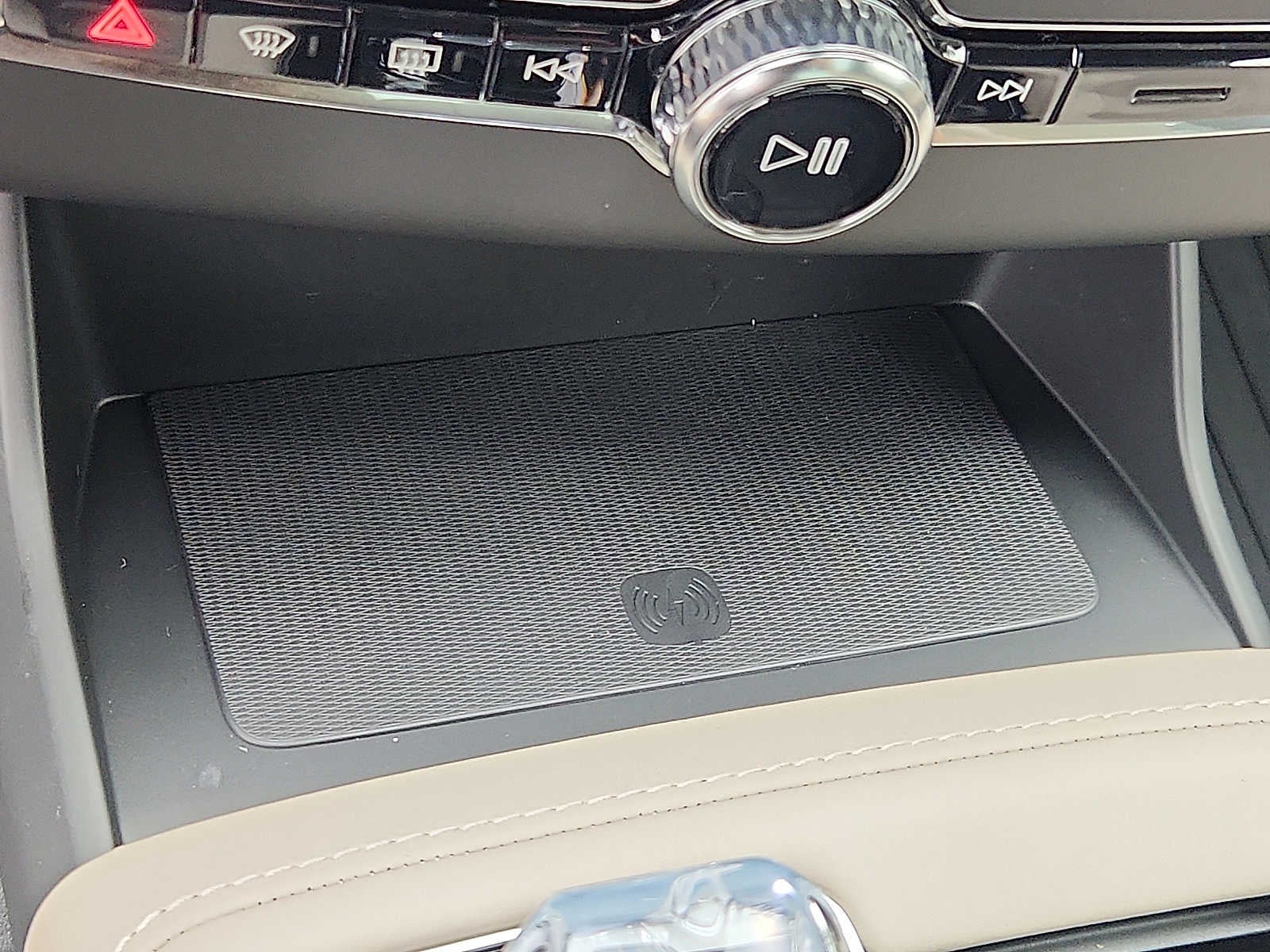 2026 Volvo XC90 Plus - Photo 25