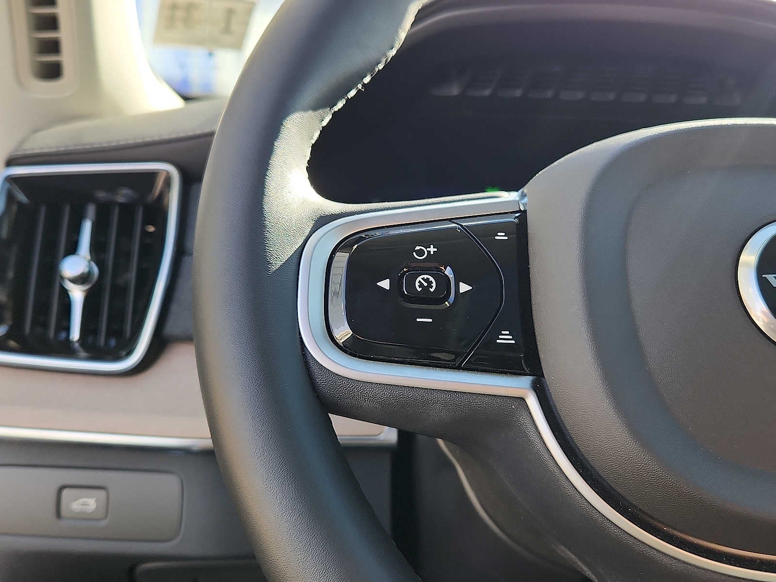 2026 Volvo XC90 Plus