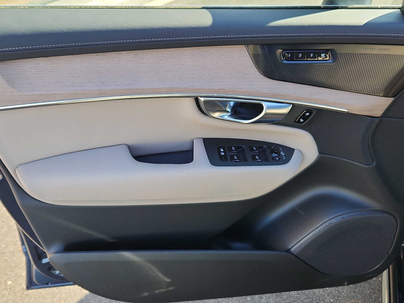 2026 Volvo XC90 Plus