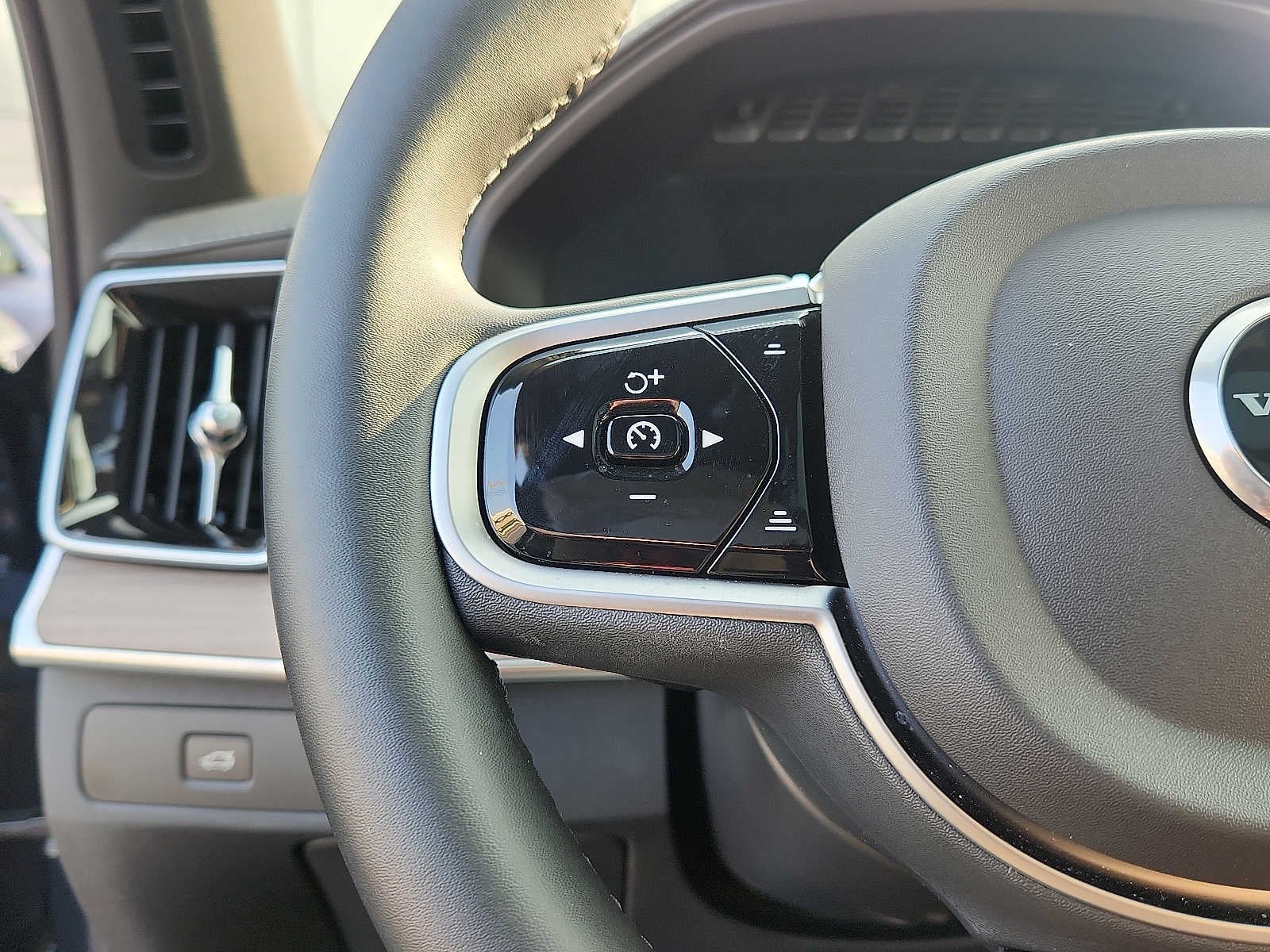 2026 Volvo XC90 Plus