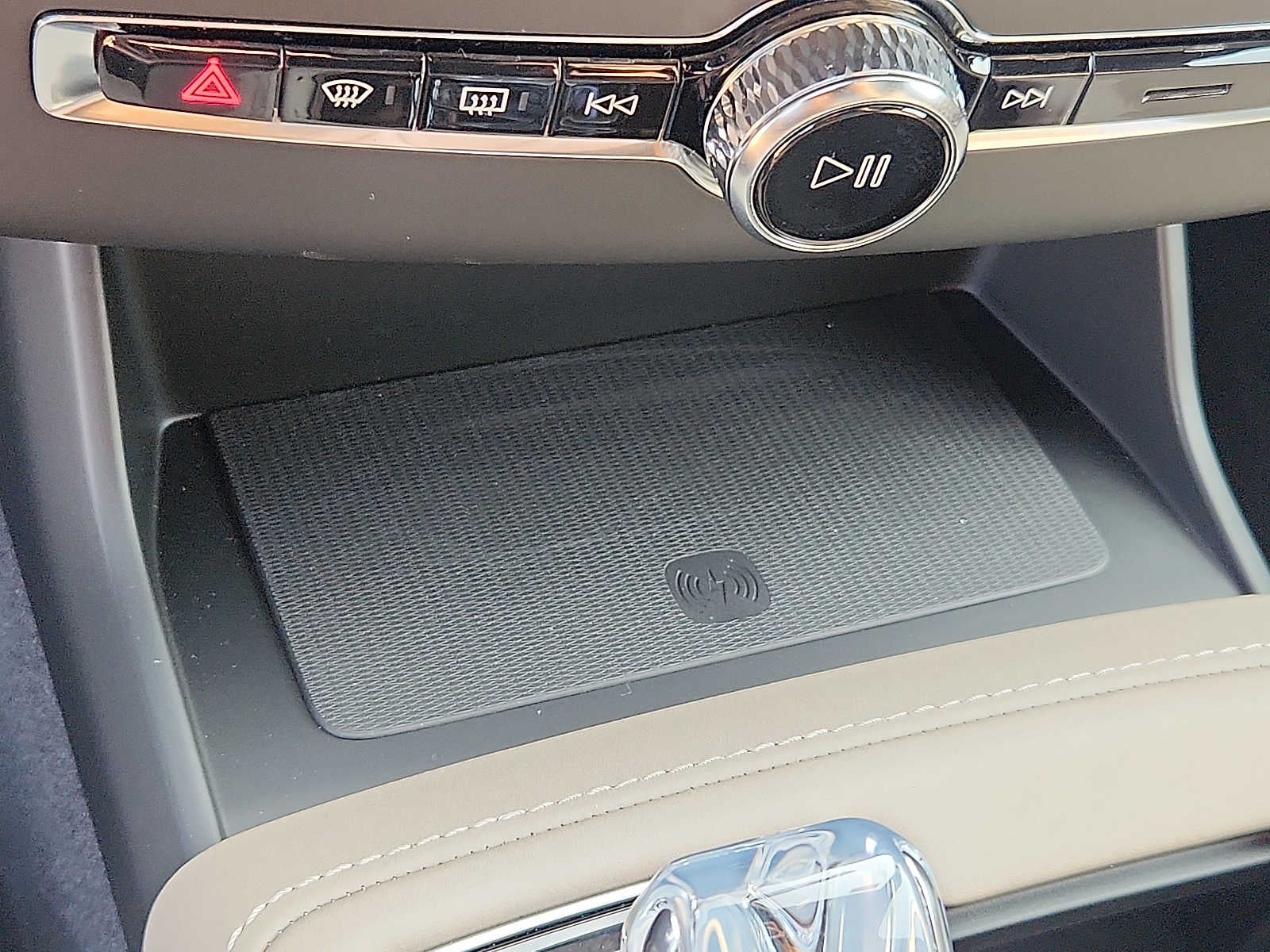 2026 Volvo XC90 Plus