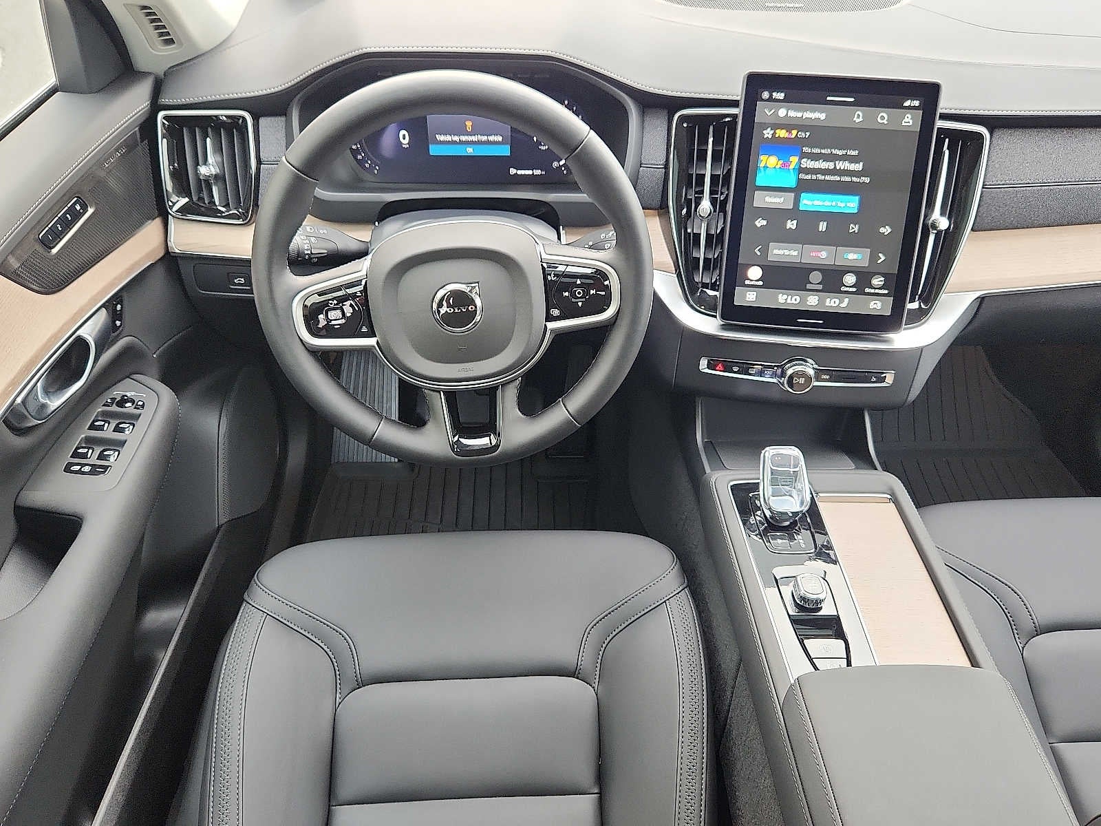 2026 Volvo XC90 Plus