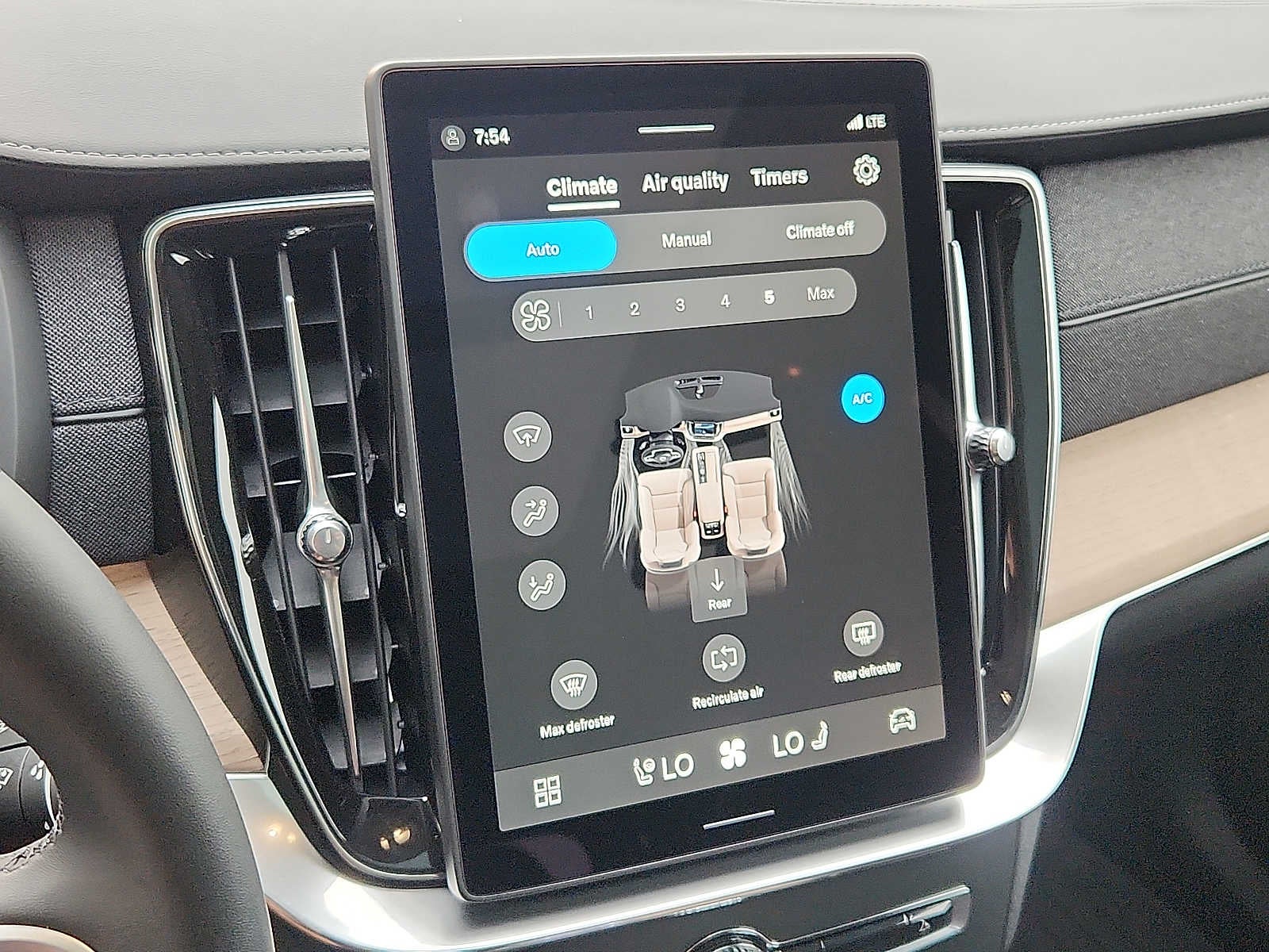 2026 Volvo XC90 Plus
