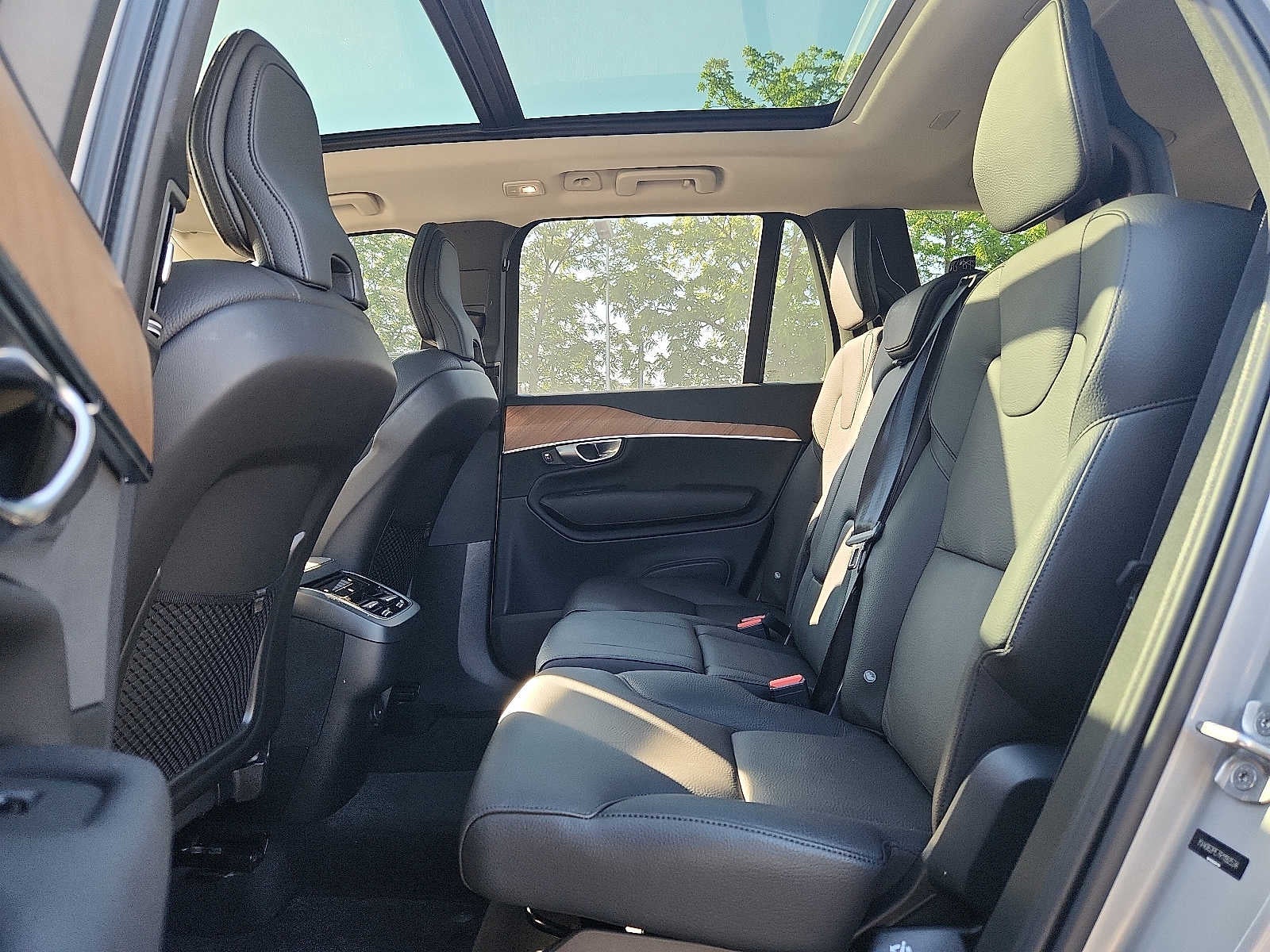 2024 Volvo XC90 Plus Bright Theme