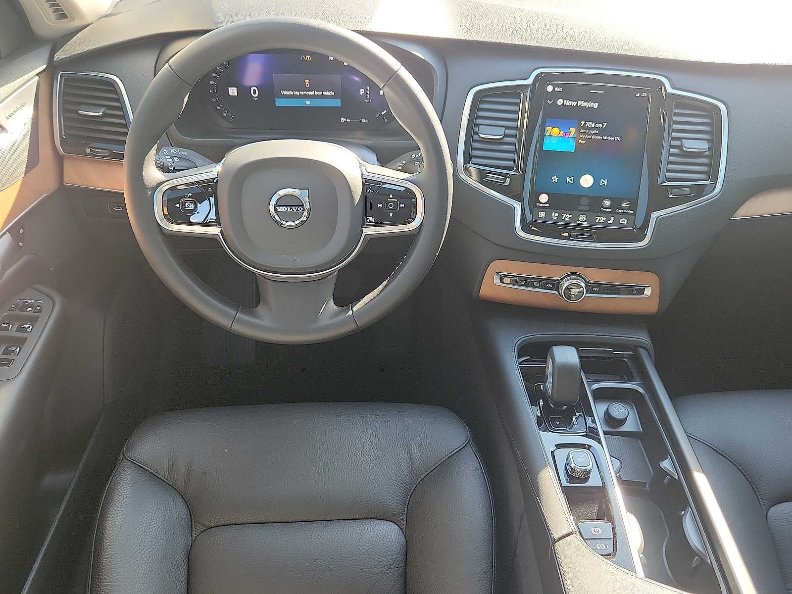 2024 Volvo XC90 Plus Bright Theme
