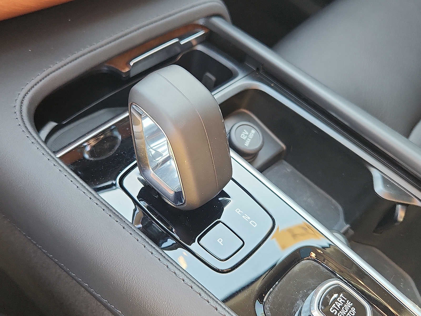 2024 Volvo XC90 Plus Bright Theme