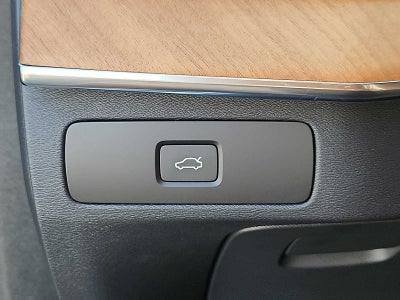 2024 Volvo XC90 Plus Bright Theme