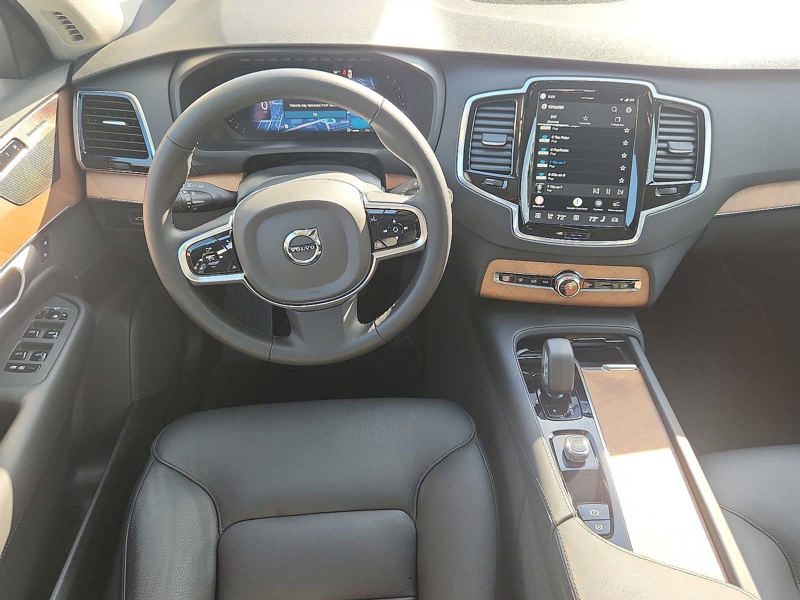 2024 Volvo XC90 Plus Bright Theme
