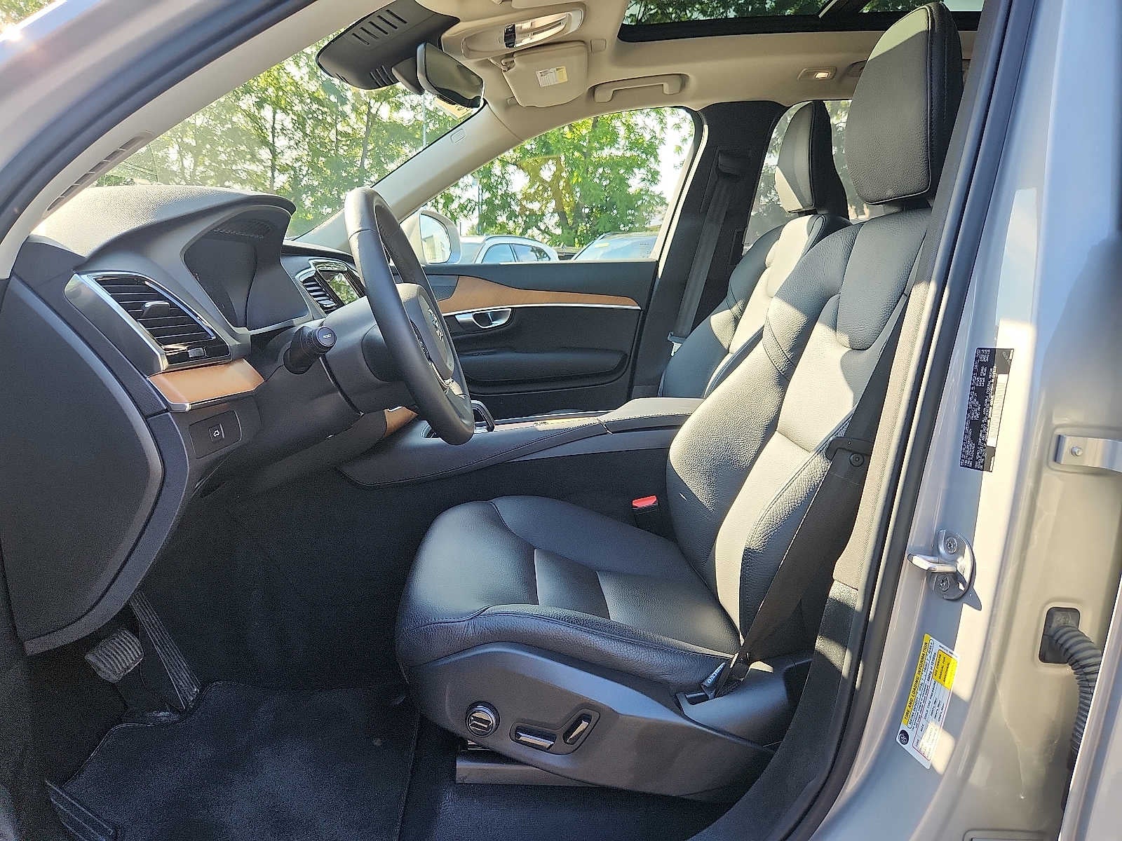 2024 Volvo XC90 Plus Bright Theme