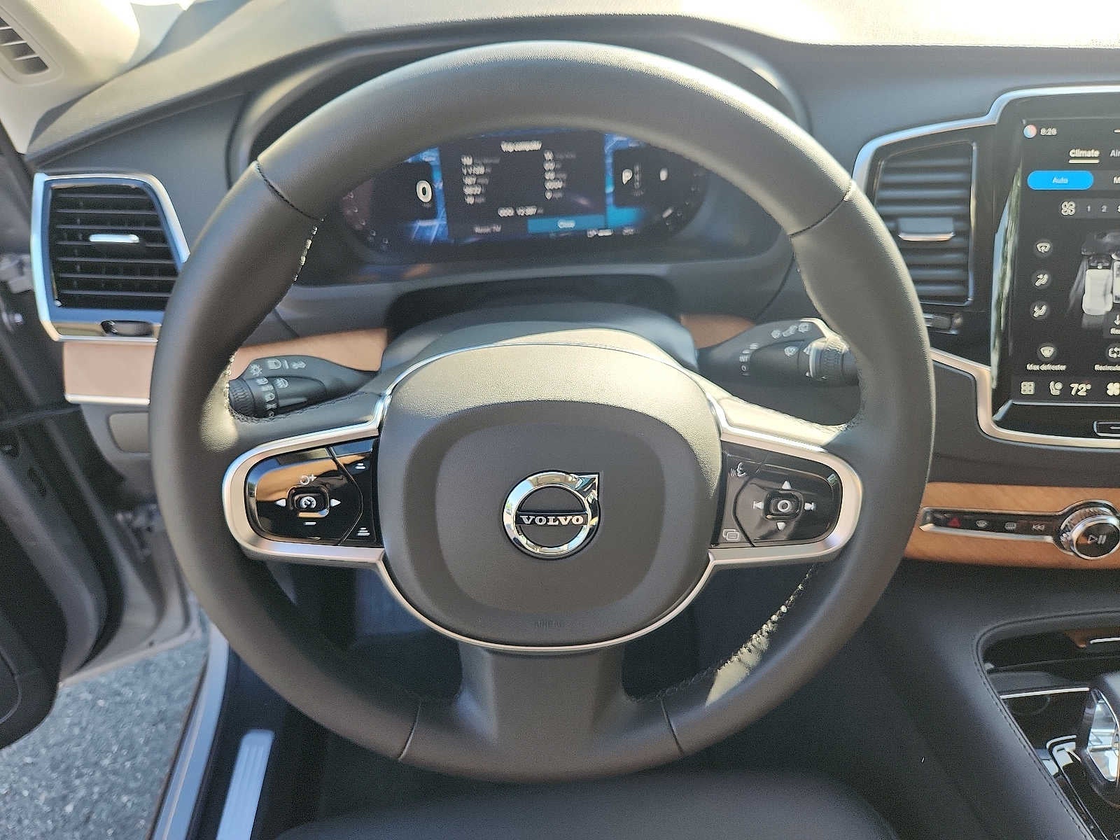 2024 Volvo XC90 Plus Bright Theme
