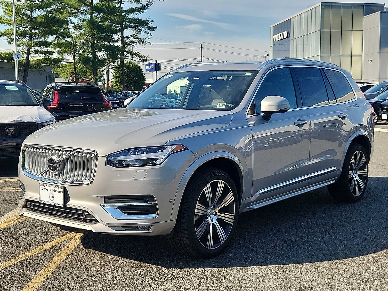 2024 Volvo XC90 Plus Bright Theme