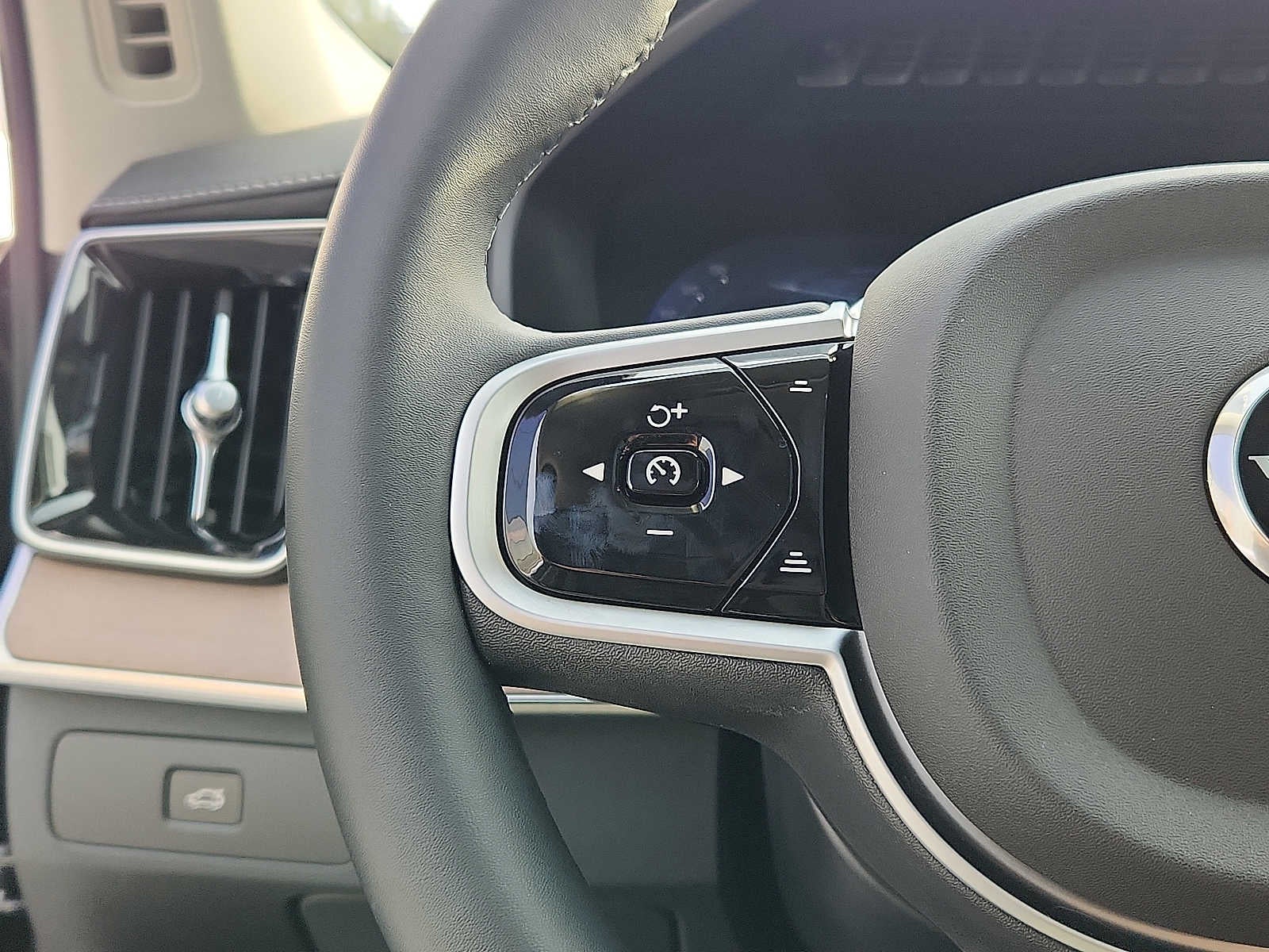 2026 Volvo XC90 Plus