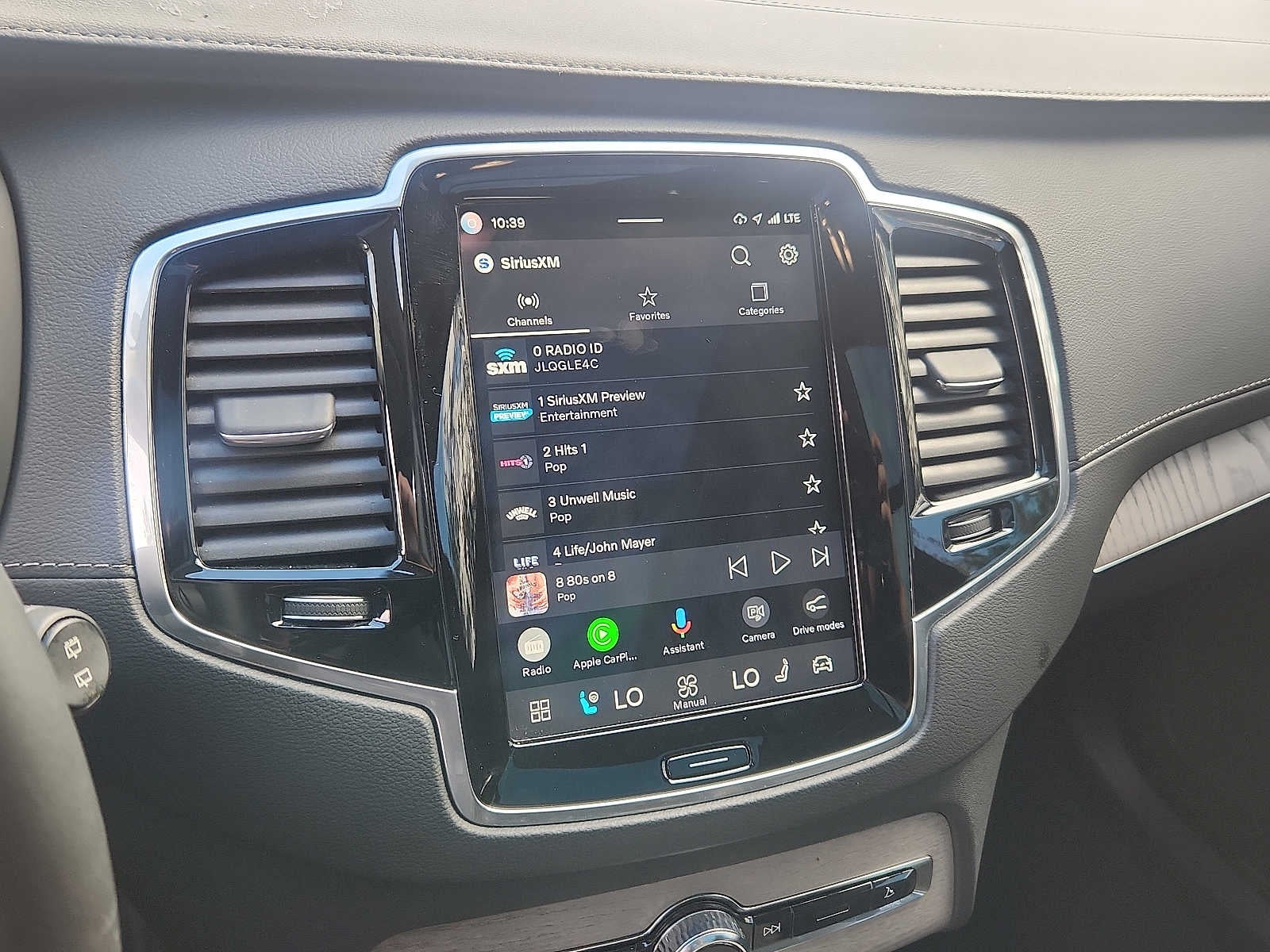 2024 Volvo XC90 Ultimate Bright Theme