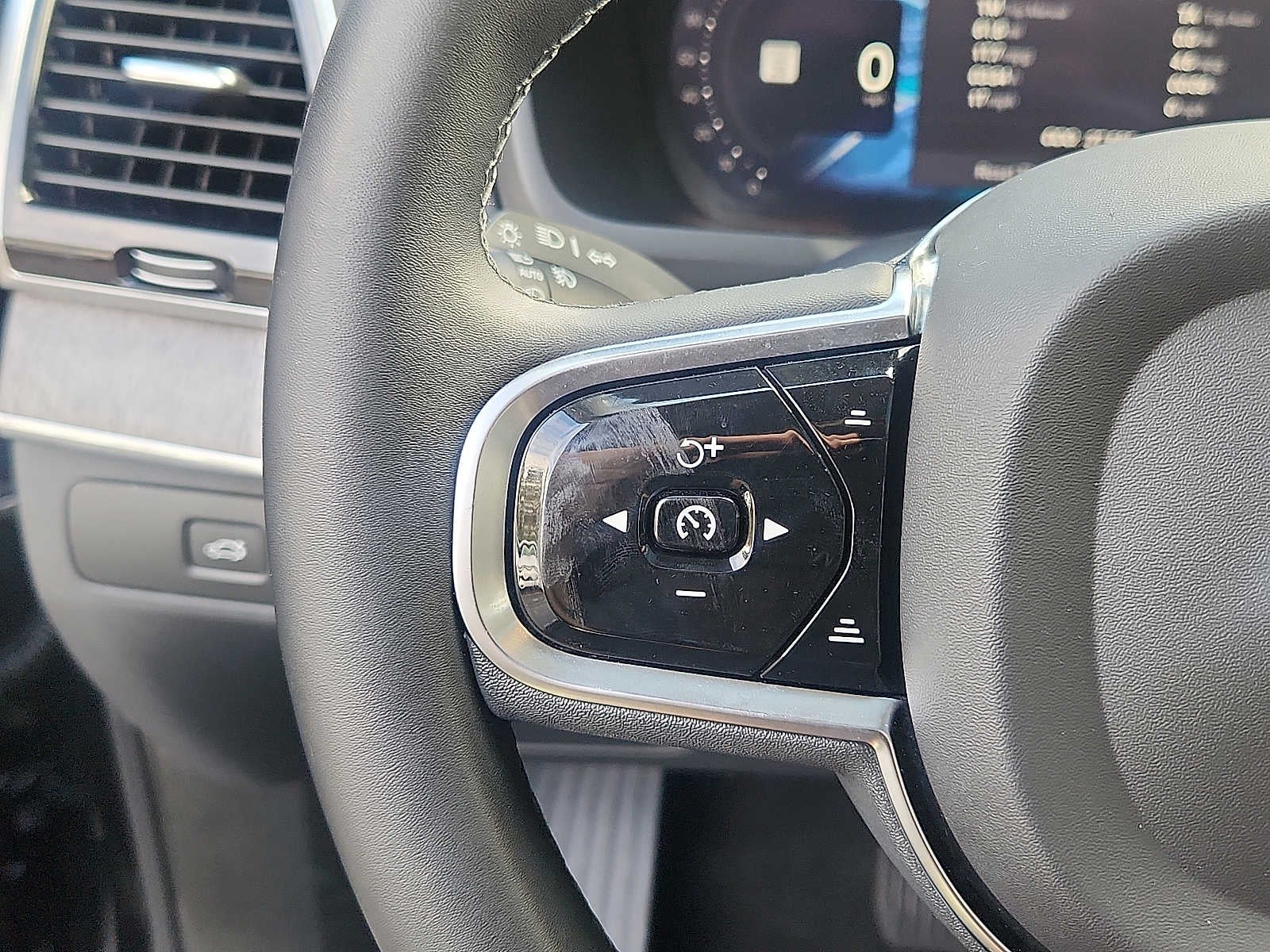 2024 Volvo XC90 Ultimate Bright Theme