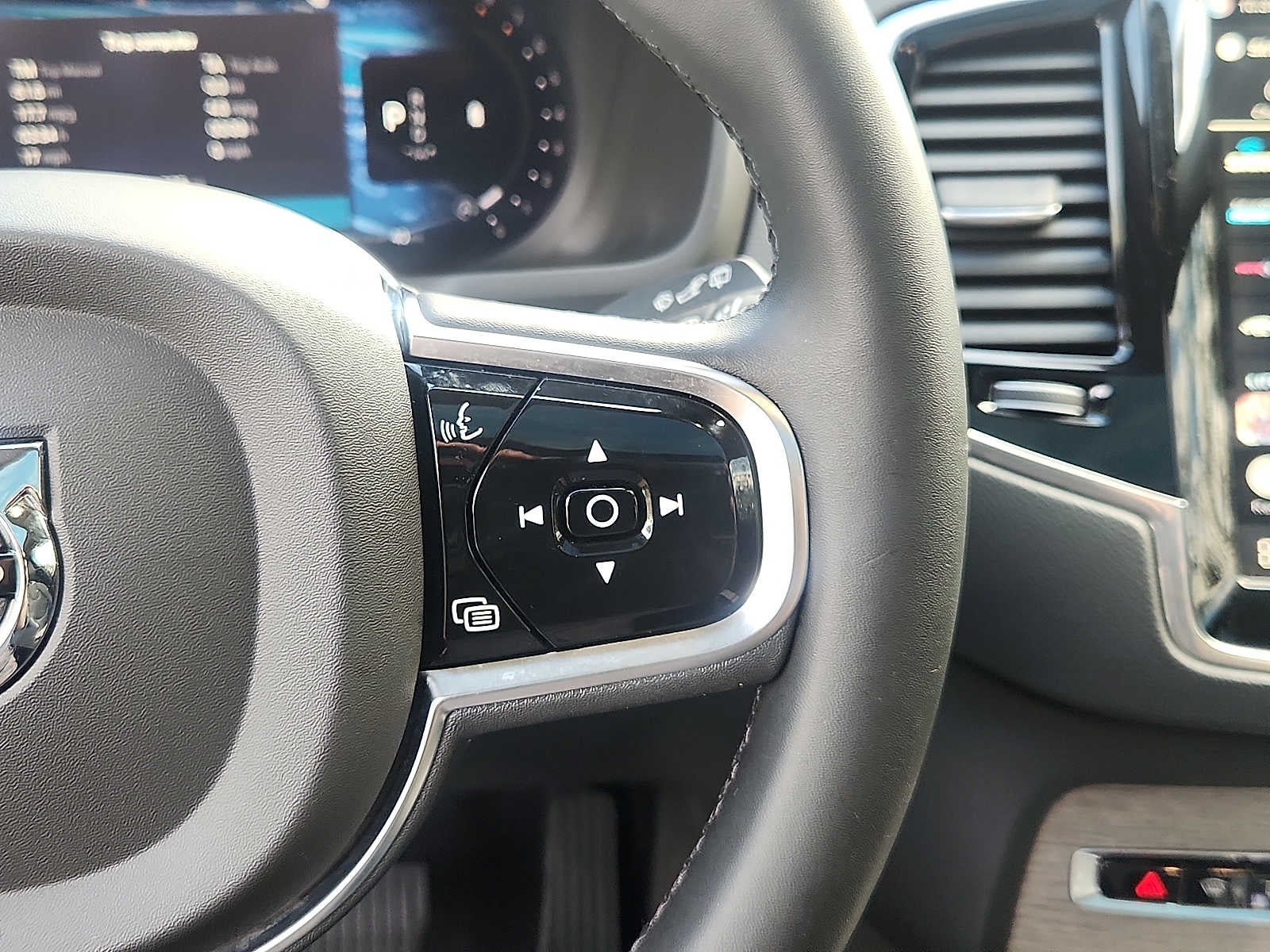 2024 Volvo XC90 Ultimate Bright Theme